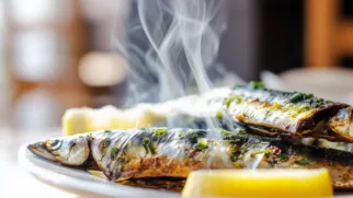 Фото рецепта: Мойва гриль с лимоном и травами: сочная рыбка с хрустящей корочкой