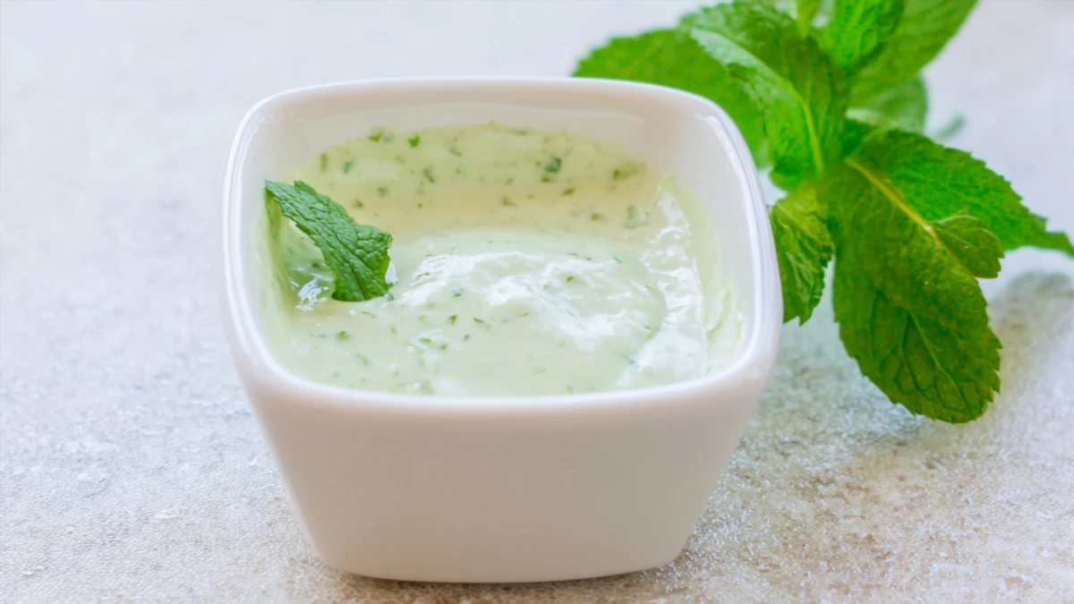 Фото блюда: Мятная творожная масса: нежный десерт с прохладным ароматом мяты