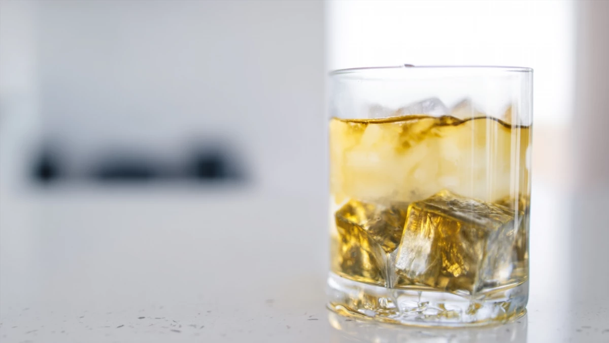 Фото блюда: Охлаждённый напиток из коры дуба с мёдом и лимоном