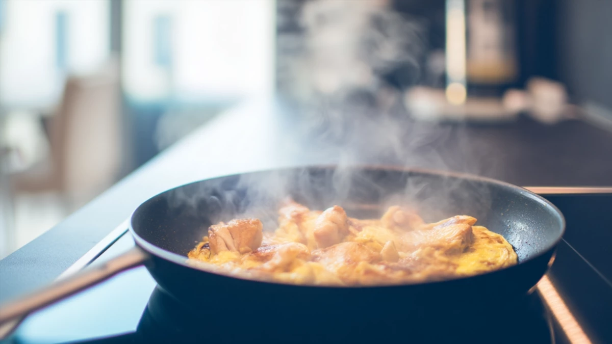 Фото блюда: Омлет с копчёной курицей – вкусный и сытный завтрак