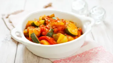 Фото блюда: Овощное рагу с томатной пастой: густое, ароматное и сытное