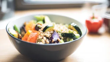 Фото рецепта Овощной будда боул: яркая тарелка баланса и вкуса