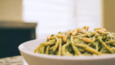 Фото блюда: Паста песто с кедровыми орехами как в Италии: сливочно, ярко, быстро