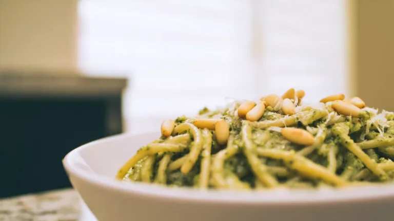 Фото блюда: Паста песто с кедровыми орехами как в Италии: сливочно, ярко, быстро