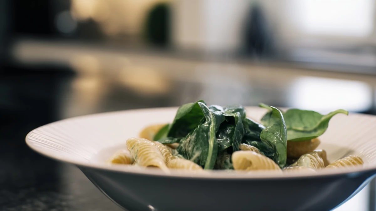 Фото блюда: Паста с шампанским и шпинатом