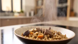 Фото рецепта: Нежная печень с перловкой для уютного обеда