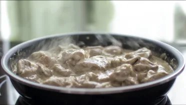 Фото рецепта Как приготовить почки тушёные в сметане с луком