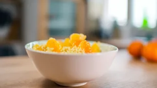 Фото рецепта: Пшенные хлопья с мандарином – вкусный и полезный завтрак