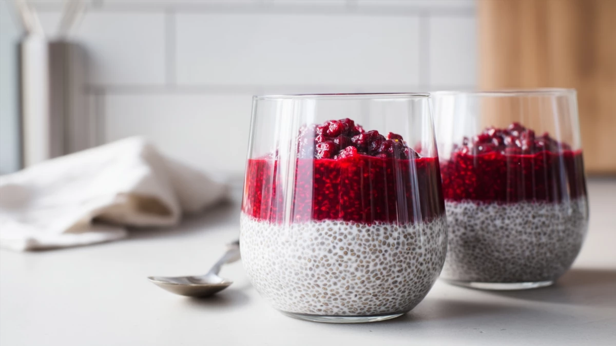 Фото блюда: Пудинг с семенами чиа и ягодами