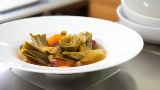 Фото рецепта: Рагу из артишоков с овощами