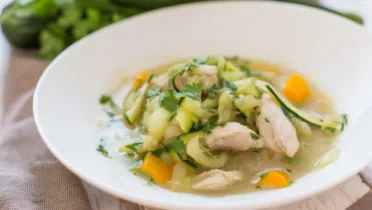 Фото блюда: Рагу с курицей и кабачками в лёгком бульоне, нежно и по летнему