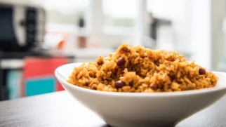 Фото рецепта: Рис с горохом по карибски на кокосовом молоке, ароматный и сытный