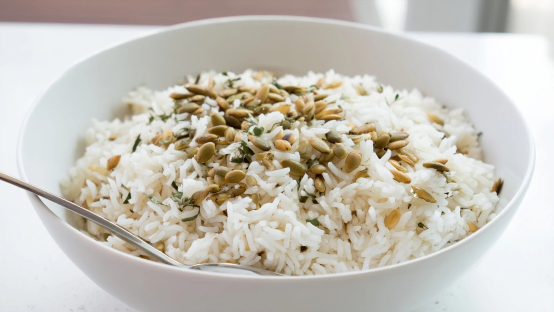 Фото блюда: Пышный рис с ароматными тыквенными семечками