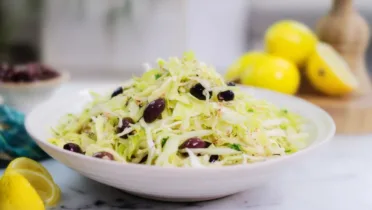 Фото блюда: Легкий капустный салат с оливками
