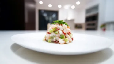 Фото блюда: Освежающий салат с креветками и хрустящим сельдереем