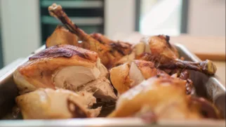 Фото рецепта: Шафрановая индейка с чесноком – пикантное блюдо для гурманов