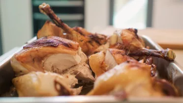 Фото блюда: Шафрановая индейка с чесноком – пикантное блюдо для гурманов