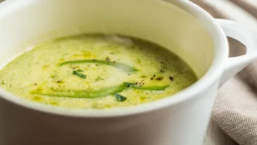 Фото блюда: Сливочный суп пюре с зелёным перцем: нежный вкус и яркий аромат