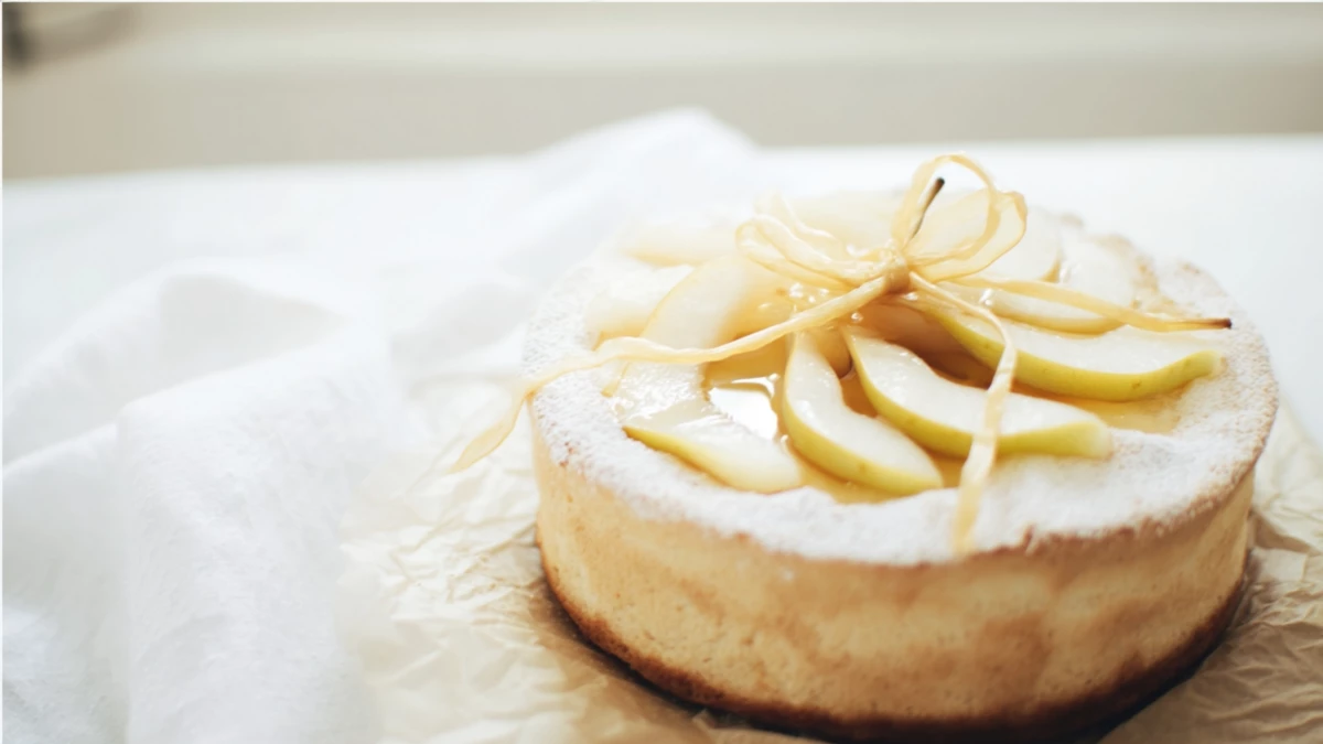 Фото блюда: Сливочный тост с рикоттой и грушей как в кофейне за 10 минут