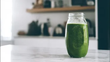 Фото блюда: Смузи с алоэ и шпинатом для иммунитета за 5 минут, яркий зеленый заряд