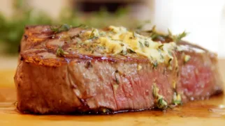 Фото рецепта: Стейк с тимьяном и сливочным маслом