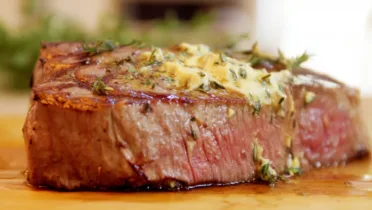 Фото рецепта Стейк с тимьяном и сливочным маслом