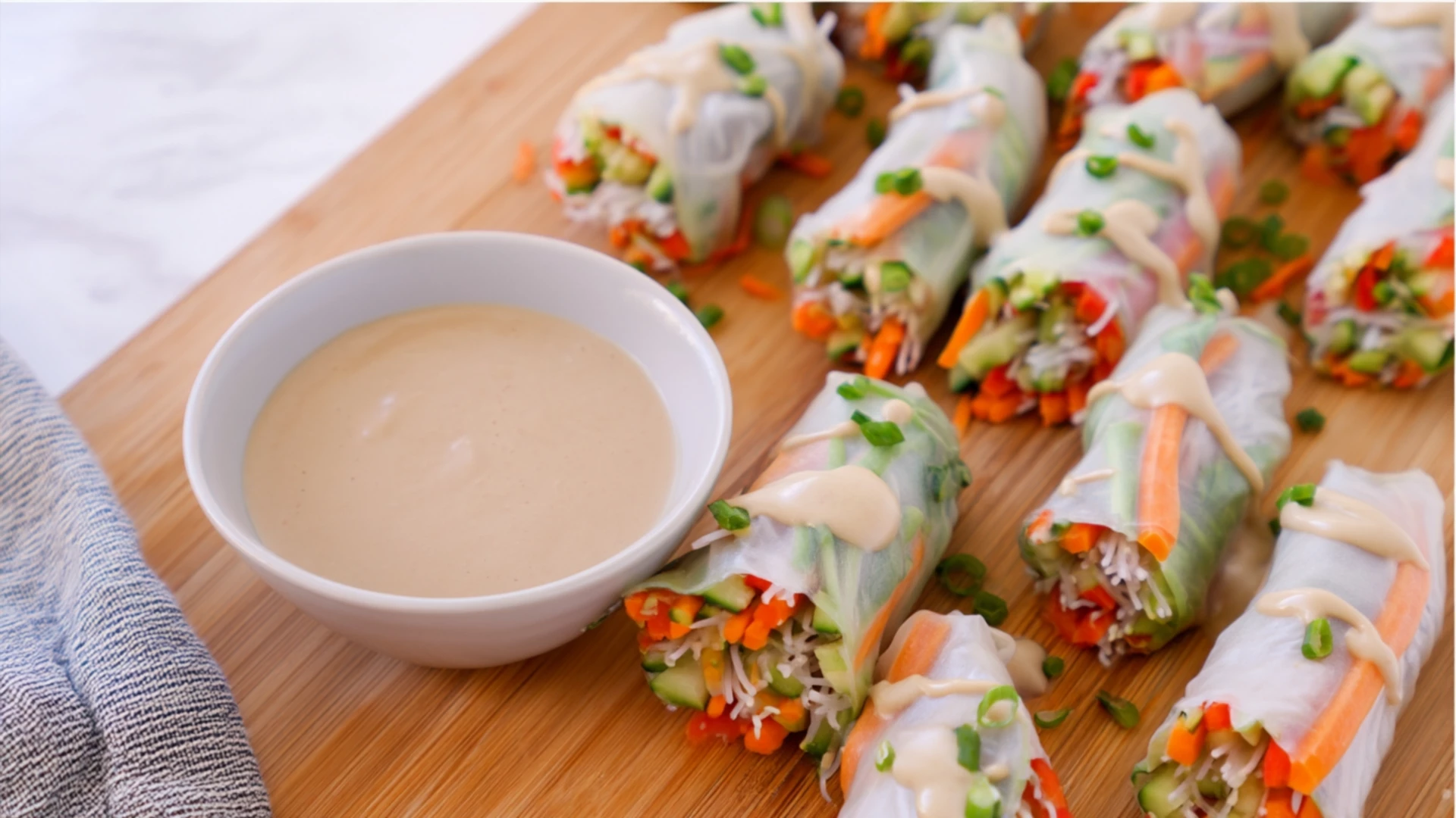 Фото блюда: Тахини роллы с яркими овощами и мягким ореховым вкусом