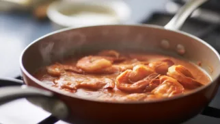 Фото рецепта: Тигровые креветки в сливочно томатном соусе: ресторанный вкус за 20 минут