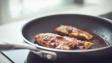 Фото блюда: Рыба в маринаде ткемали на сковороде, яркий сливовый вкус за 30 минут