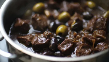 Фото блюда: Томленая говядина с маслинами – идеальный ужин для гурманов