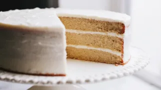 Фото рецепта: Торт сметанник — вкусный и простой десерт