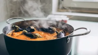 Фото рецепта: Тушеный баклажан с пажитником – ароматное и питательное блюдо