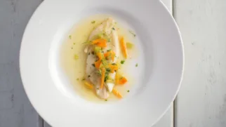 Фото рецепта: Тушёный морской язык с овощами