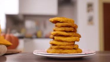 Фото рецепта Тыквенные оладьи на ацидофилине, нежные и ароматные как в детстве