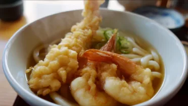 Фото блюда: Удон с креветками темпура в ароматном бульоне как в японской лапшичной