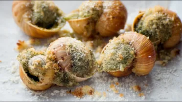 Фото блюда: Улитки по итальянски с пармезаном и чесночным маслом в духовке