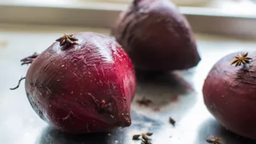 Фото блюда: Запеченная свекла с бадьяном — ароматное блюдо с восточным акцентом