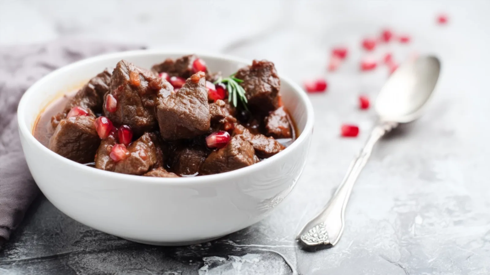 Фото блюда: Баранина в гранатовом соке – Нежность и аромат в каждом кусочке