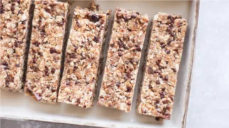 Фото рецепта: Батончики мюсли с какао-бобами
