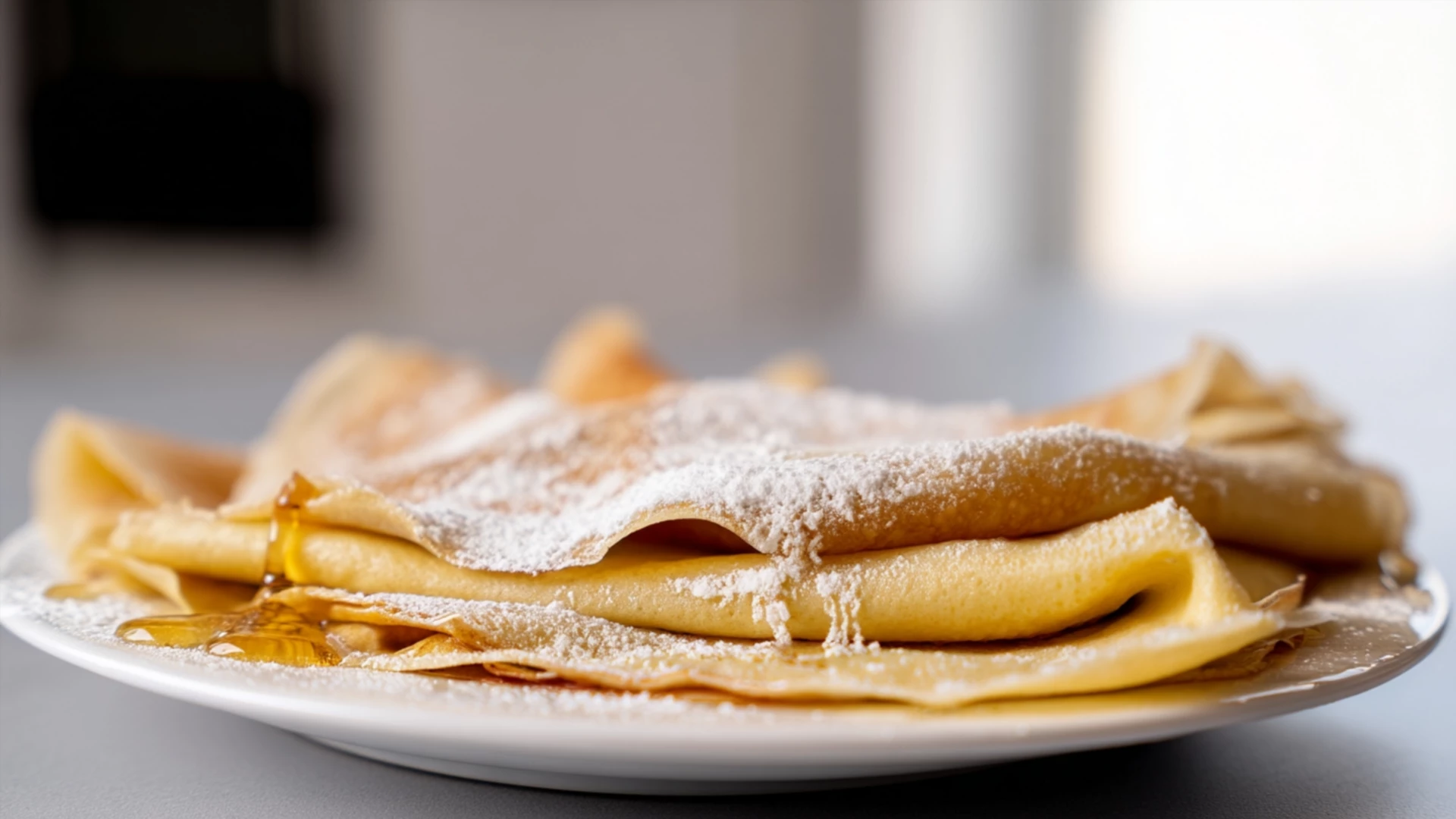 Фото блюда: Тонкие блины со шапкой из сахарной пудры