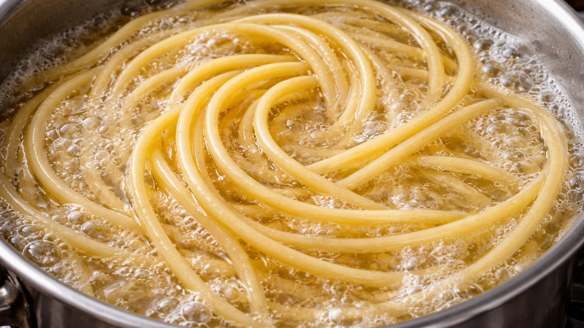 Отварить букатини