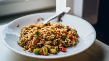 Фото блюда: Бурый рис с овощами – полезная еда