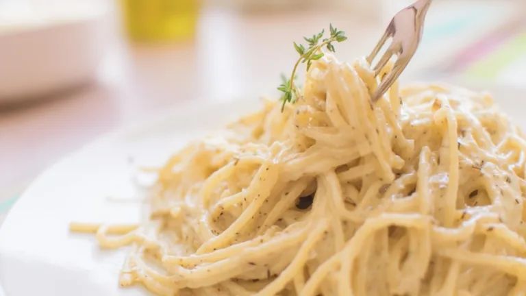 Фото рецепта: Нежный чабрецовый соус для пасты с ярким ароматом