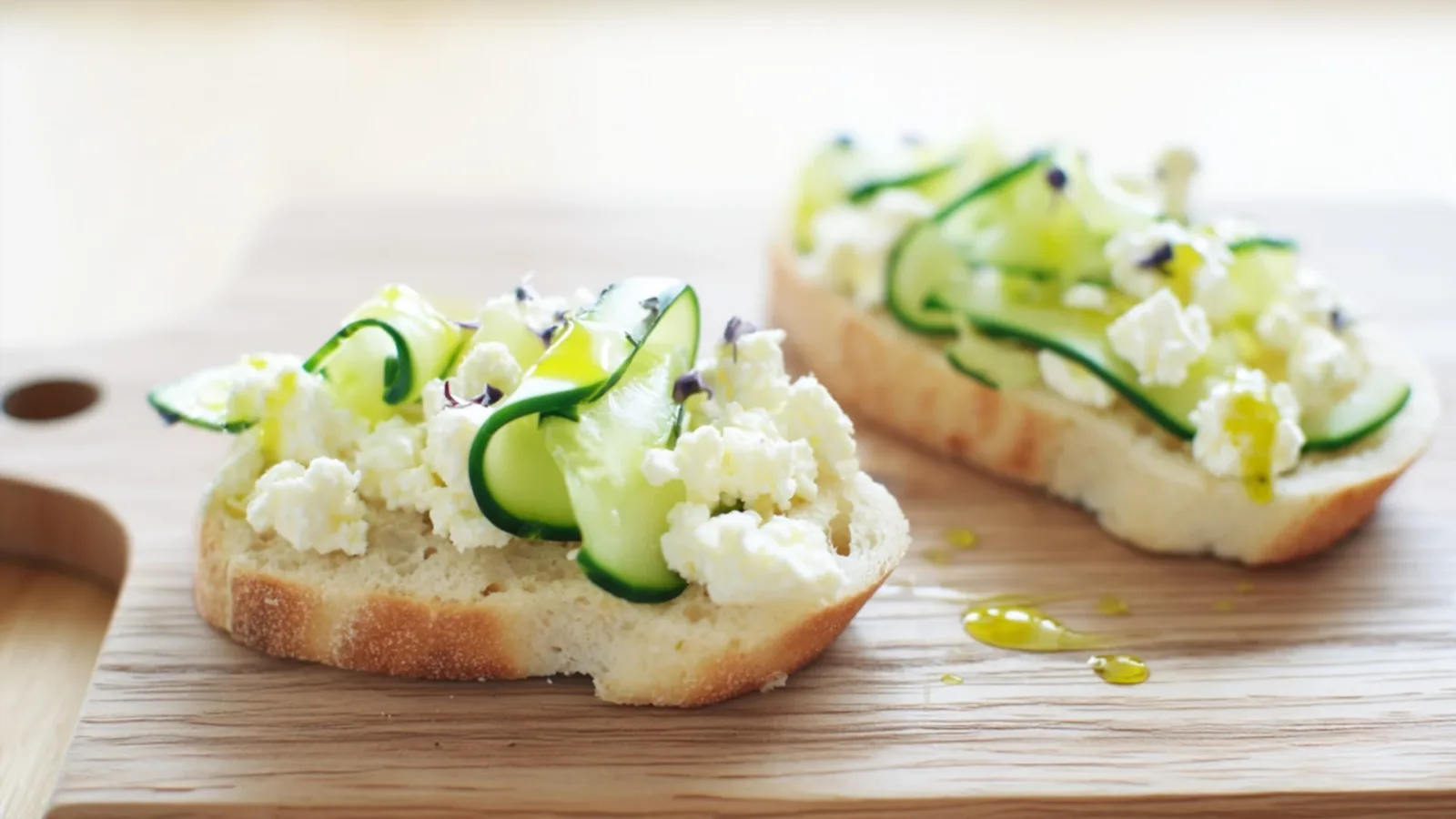 Фото блюда: Легкая чиабатта с фетой и огурцами