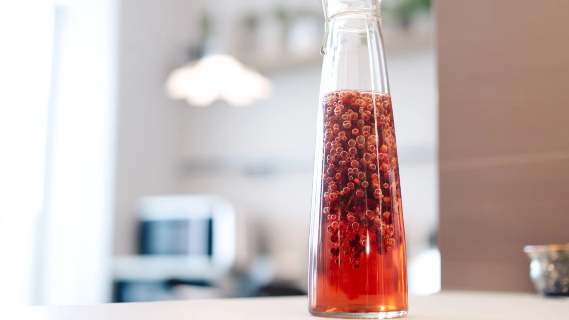 Фото блюда: Домашний квас с лимонником который бодрит с первого глотка