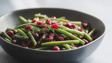 Фото рецепта Фасоль тушеная с клюквой для уютного и сытного ужина