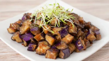 Фото рецепта Простой рецепт фасолевых ростков с баклажанами