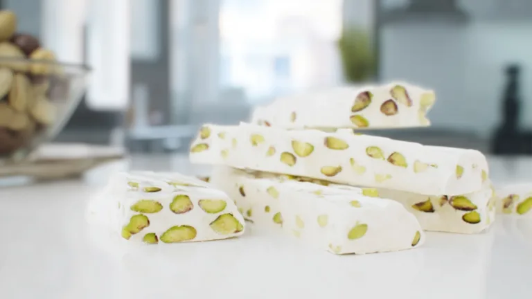 Фото блюда: Фисташковая нуга – Пышная сладость с орехами