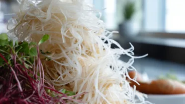 Фото блюда: Фунчоза с редькой и зеленью