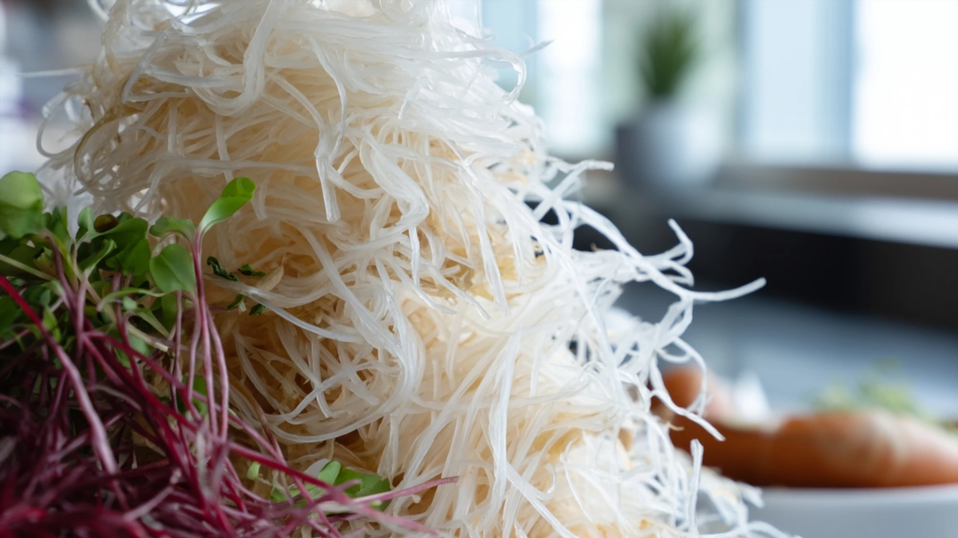 Фото блюда: Фунчоза с редькой и зеленью